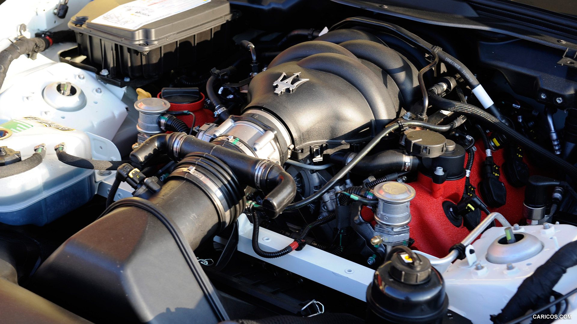Maserati GranTurismo MC Stradale (2012)  - Engine, #59 of 122