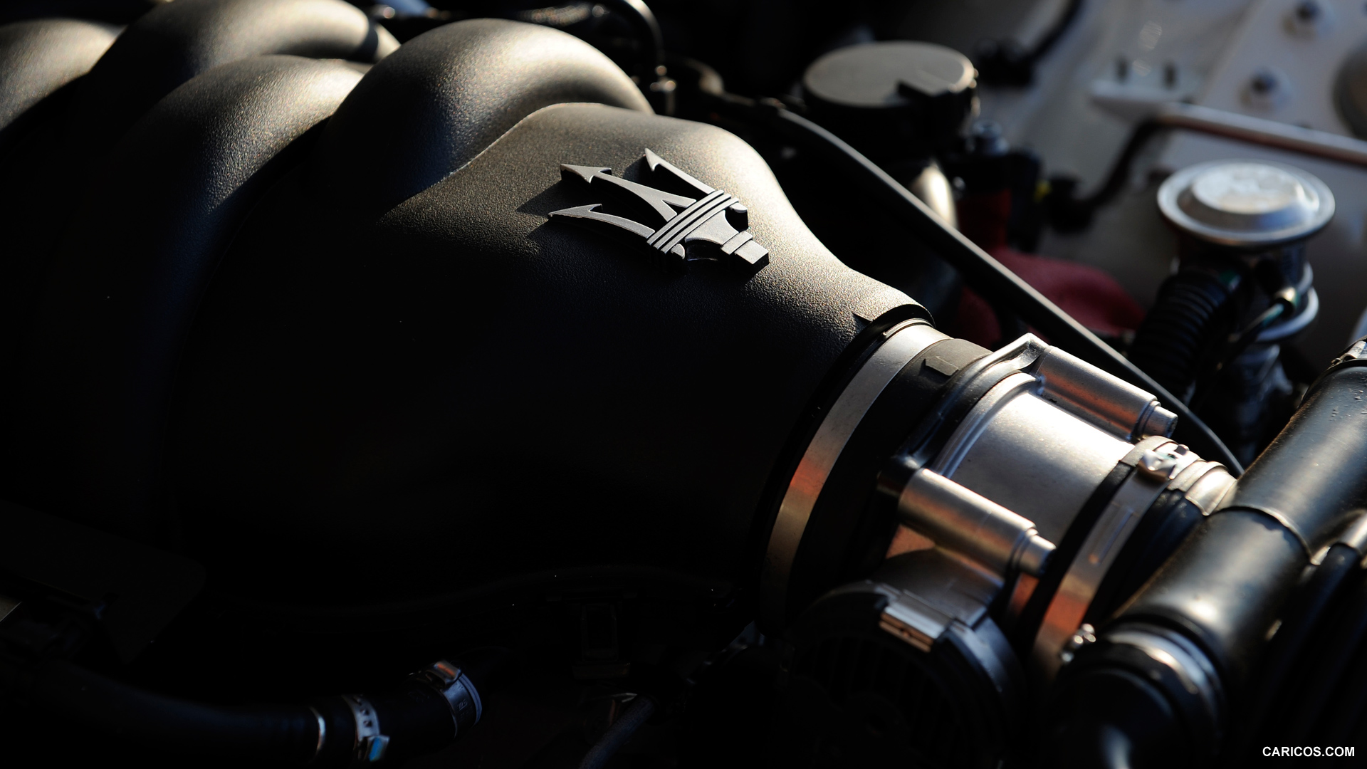 Maserati GranTurismo MC Stradale (2012)  - Engine, #61 of 122