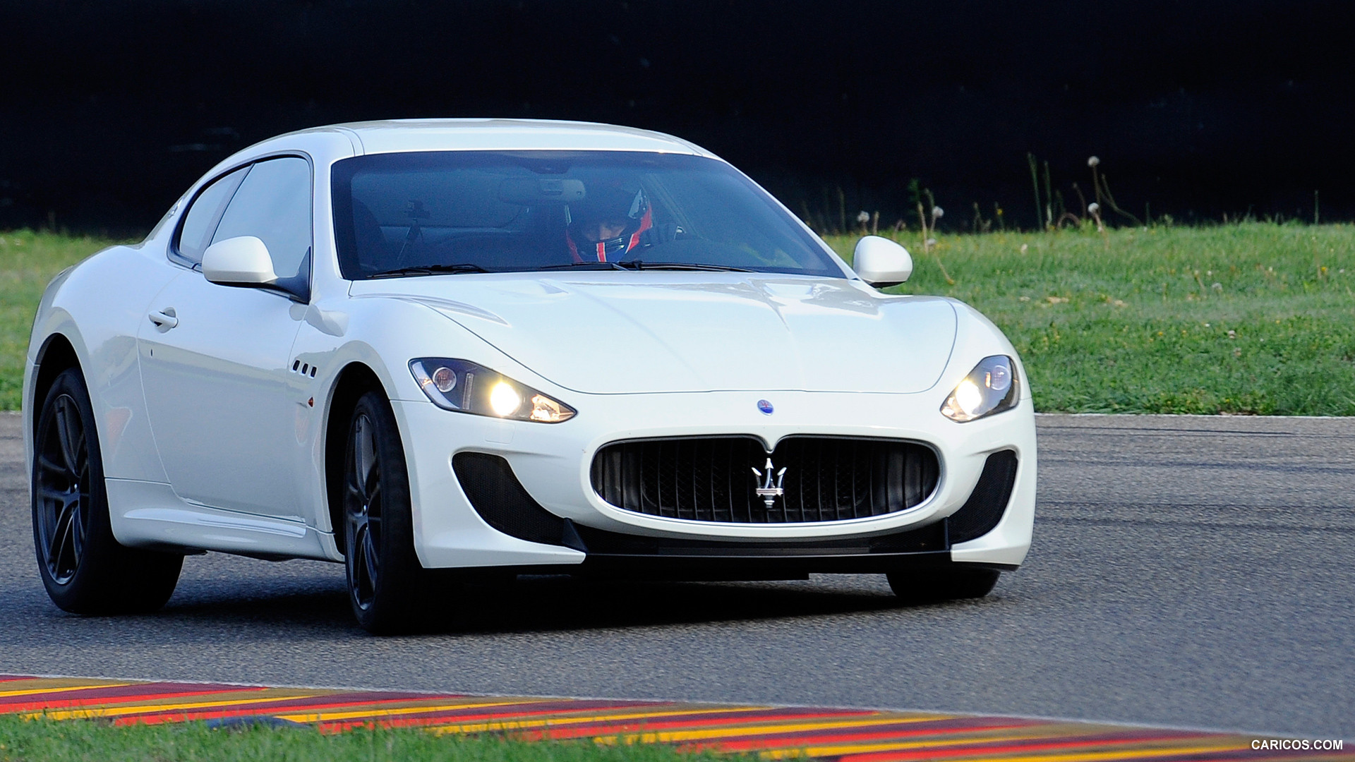 Maserati GranTurismo MC Stradale (2012) - Front | Caricos