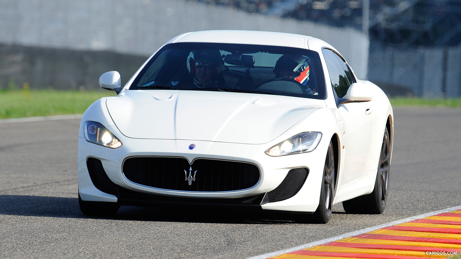 Maserati GranTurismo MC Stradale (2012) - Front | Caricos