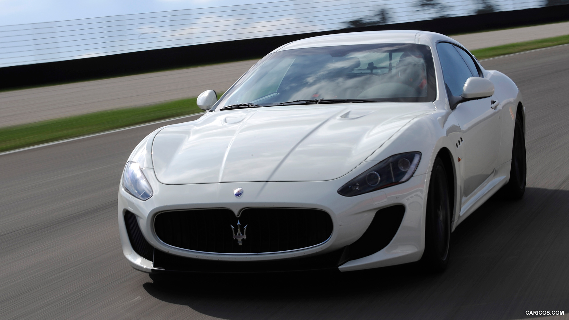 Maserati GranTurismo MC Stradale (2012) - Front | Caricos