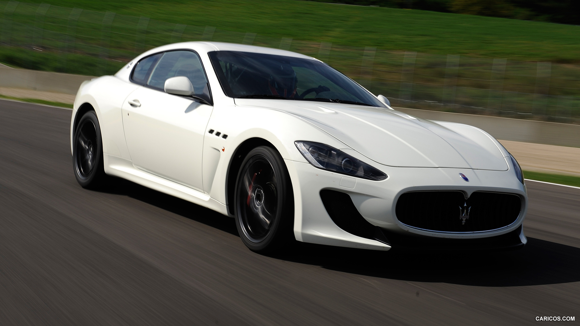 Maserati GranTurismo MC Stradale (2012) - Front | Caricos