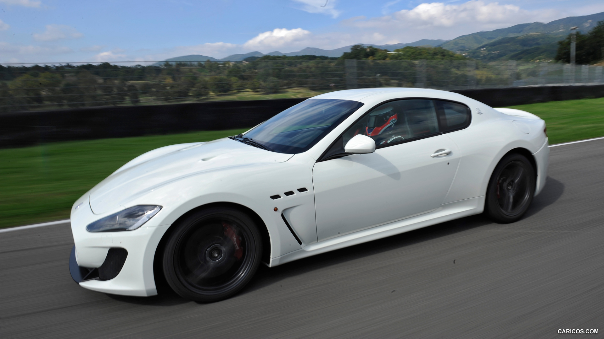 Maserati GranTurismo MC Stradale (2012) - Side | Caricos