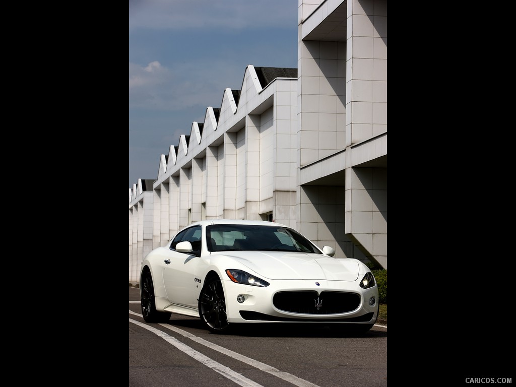 Maserati GranTurismo S (2009)  - Front Angle 