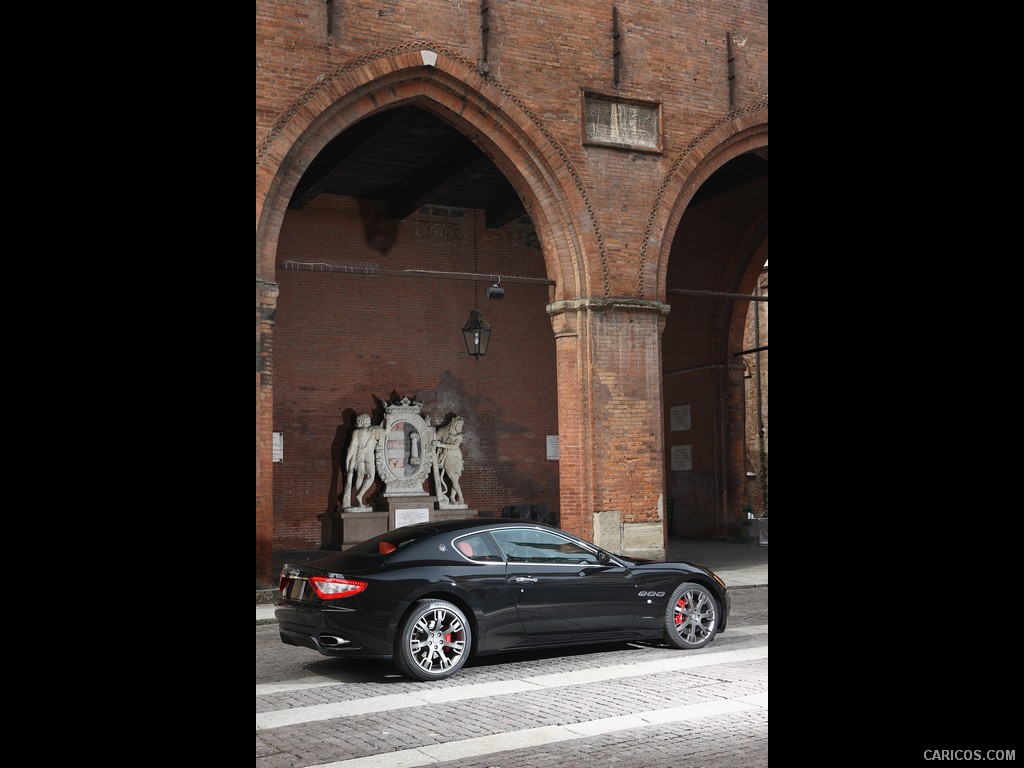 Maserati GranTurismo S (2009)  - Side