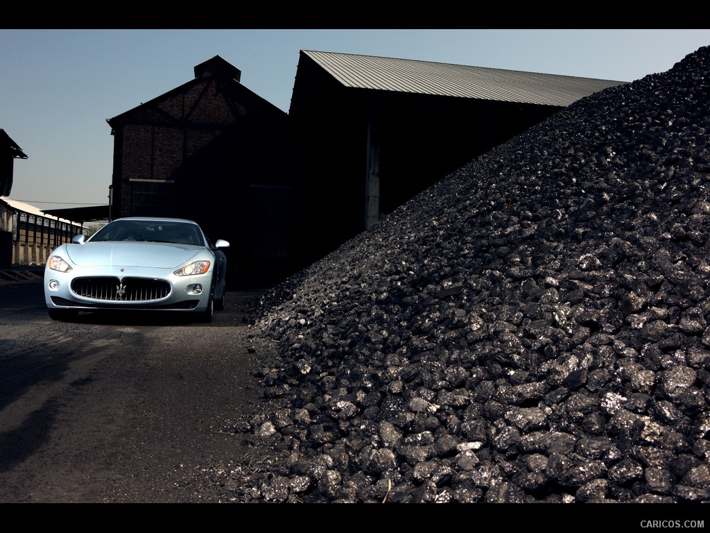 Maserati GranTurismo S Automatic (2010)  - Front Angle 