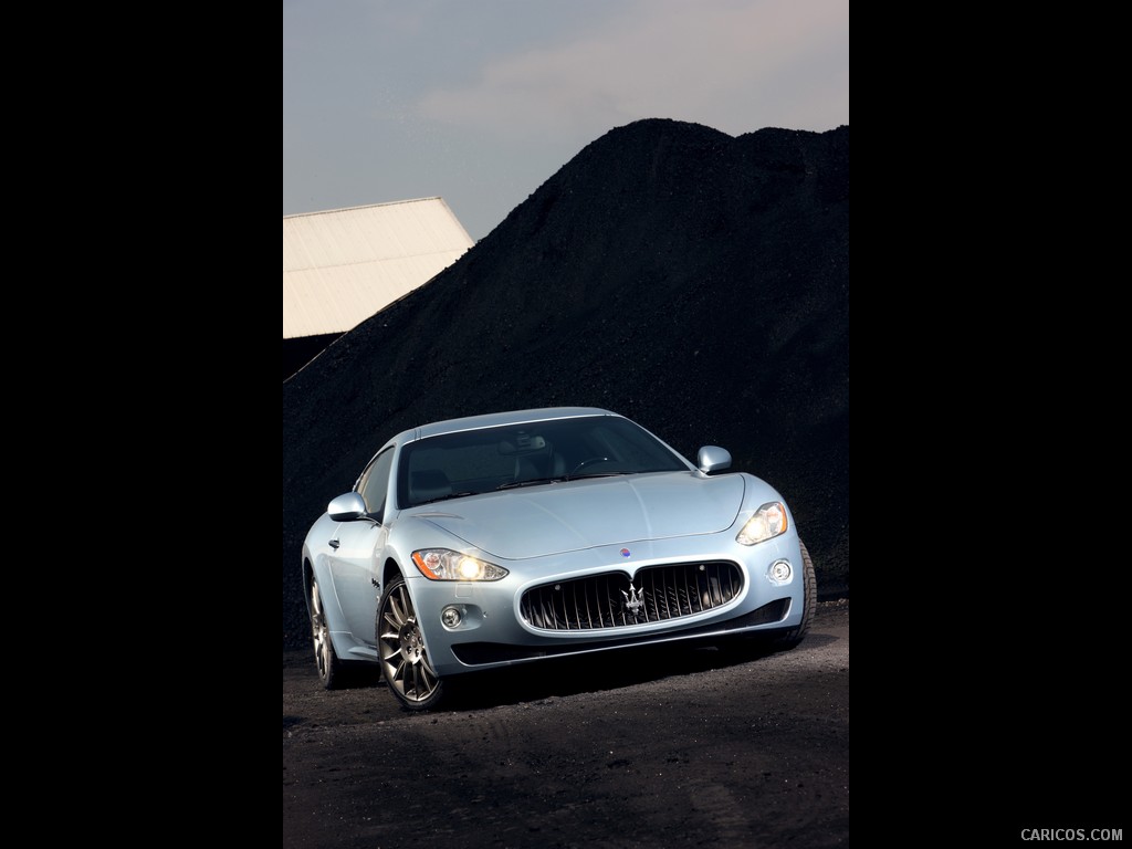 Maserati GranTurismo S Automatic (2010)  - Front Angle 