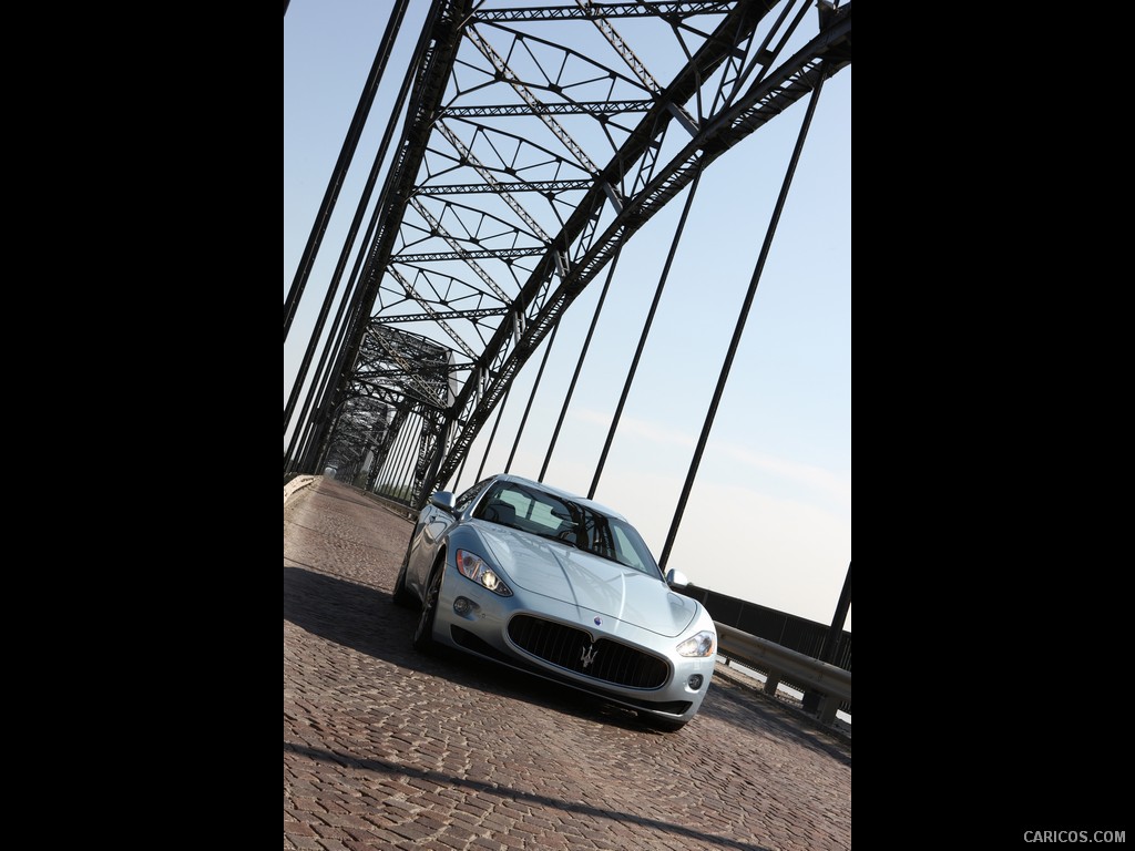 Maserati GranTurismo S Automatic (2010)  - Front Angle 