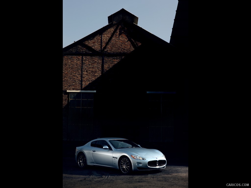 Maserati GranTurismo S Automatic (2010)  - Front Right Quarter 