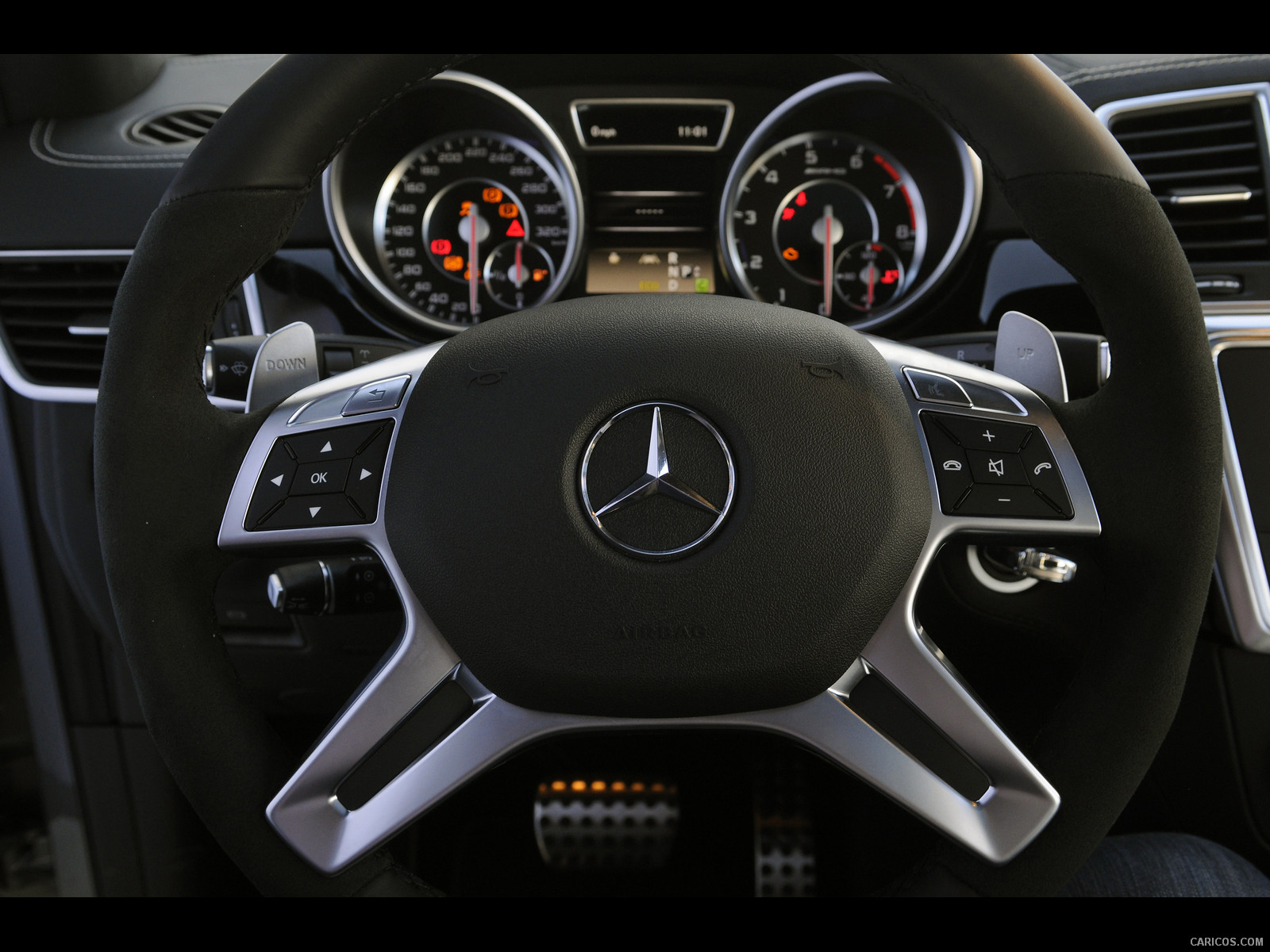 Mercedes-Benz (2012) ML 63 AMG  - Interior Steering Wheel, #52 of 89
