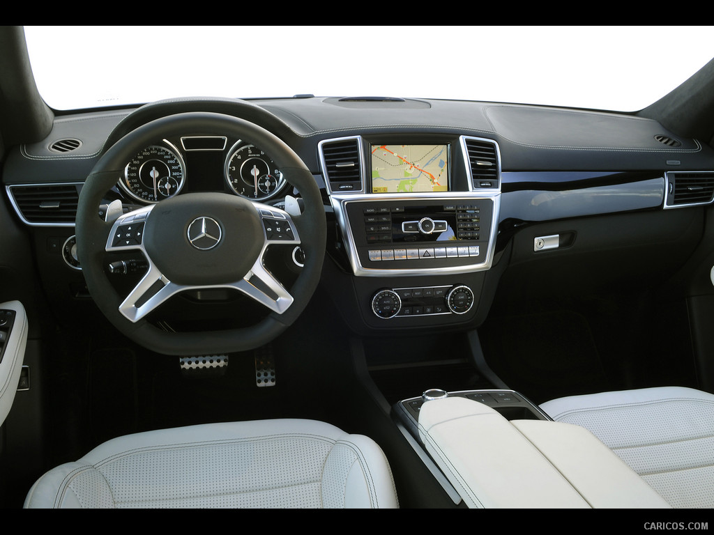 Mercedes-Benz (2012) ML 63 AMG  - Interior