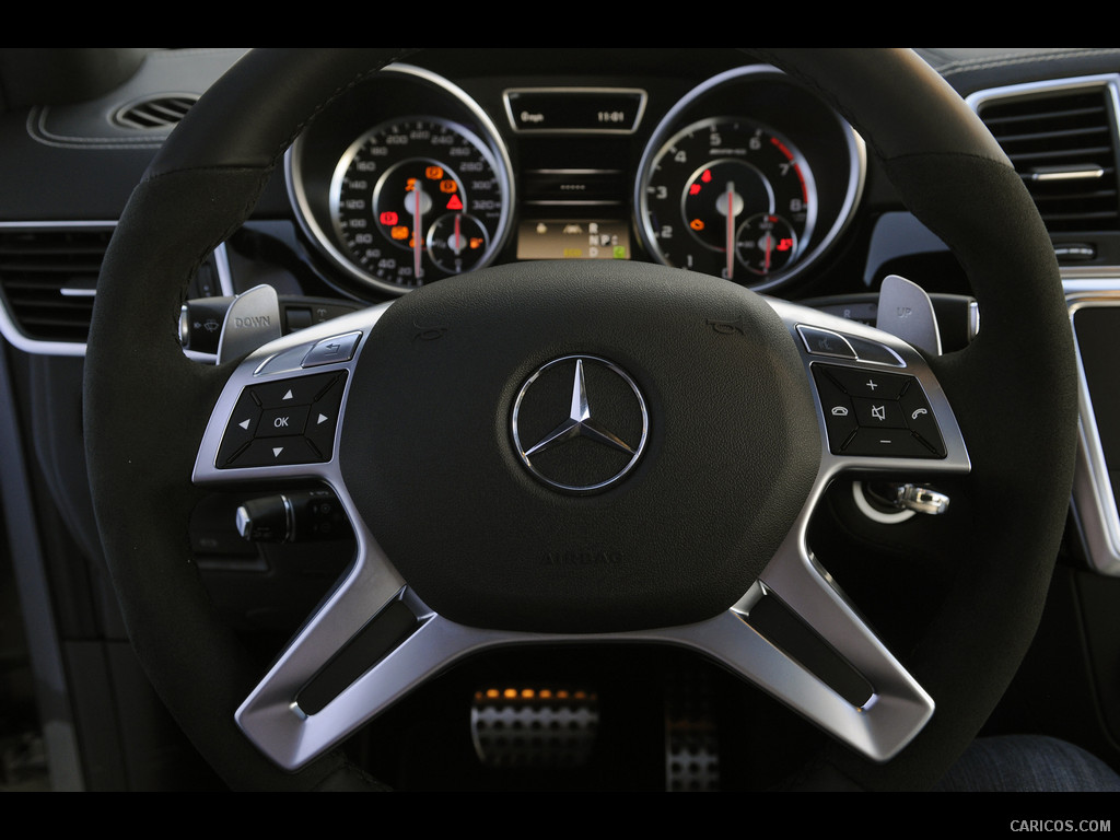 Mercedes-Benz (2012) ML 63 AMG  - Interior Steering Wheel