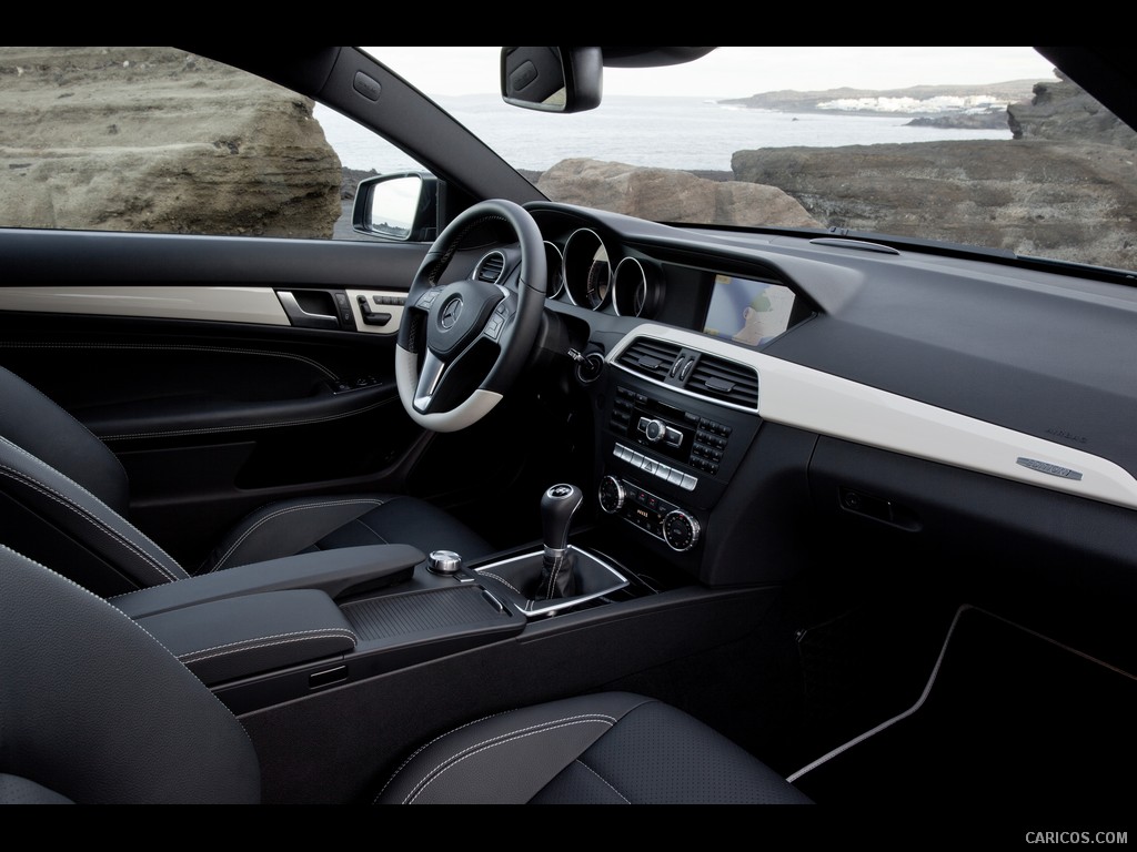 Mercedes-Benz C-Class Coupe (2012)  - Interior