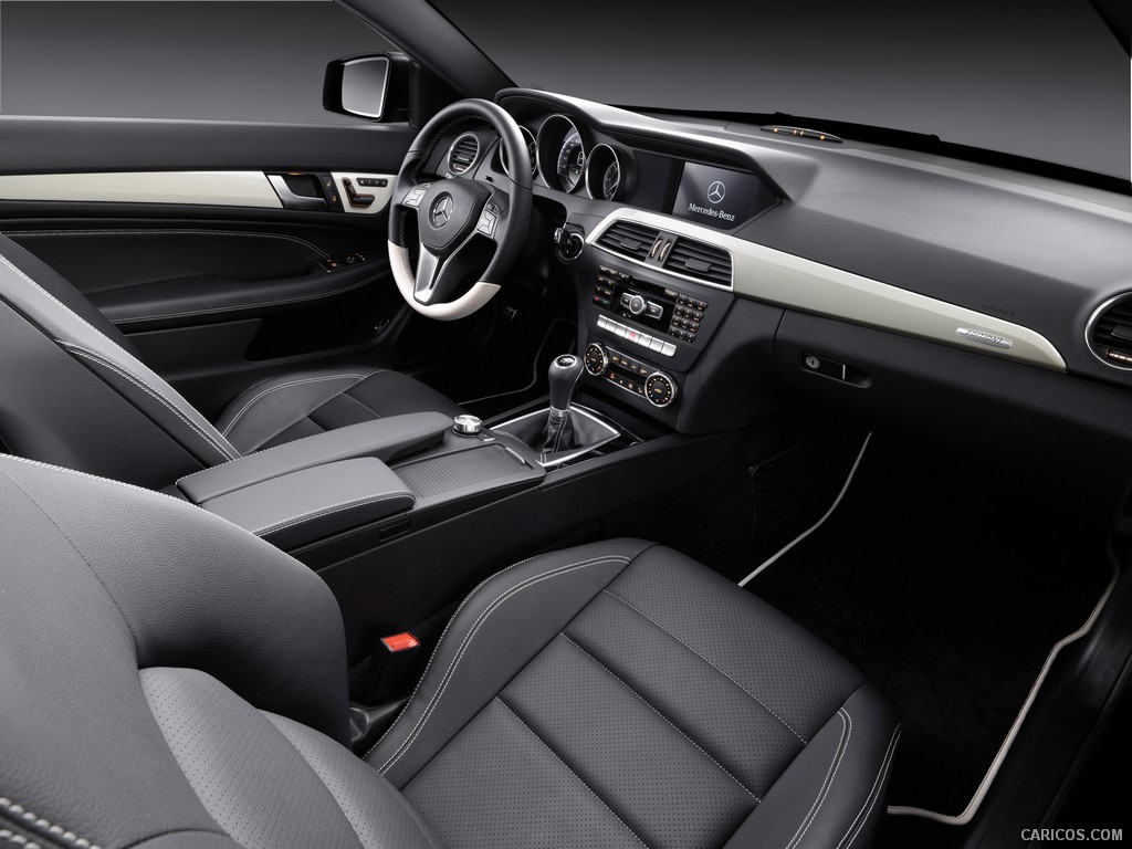 Mercedes-Benz C-Class Coupe (2012)  - Interior