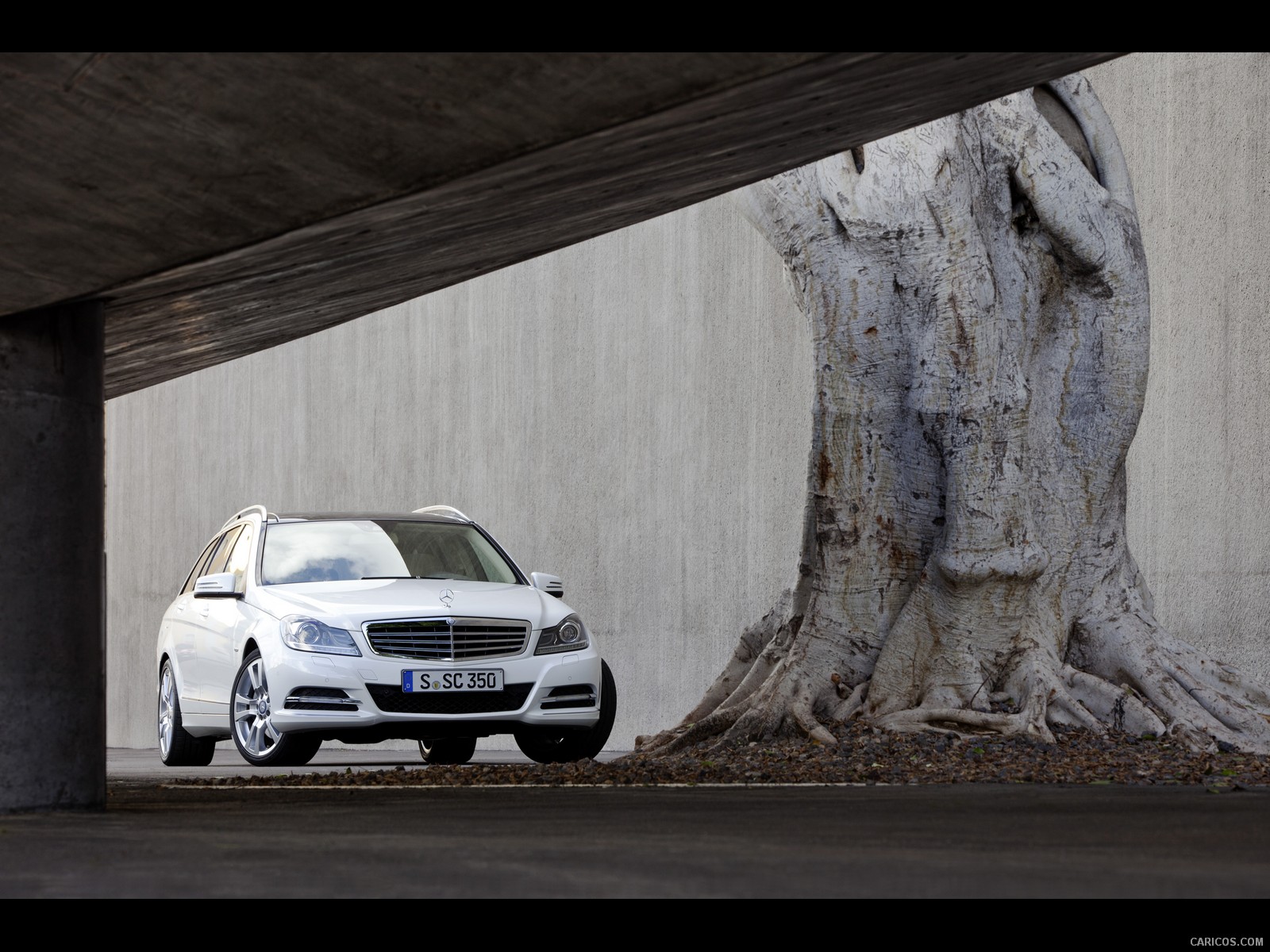 Mercedes-Benz C-Class Estate (2012)  - Front Angle , #3 of 36