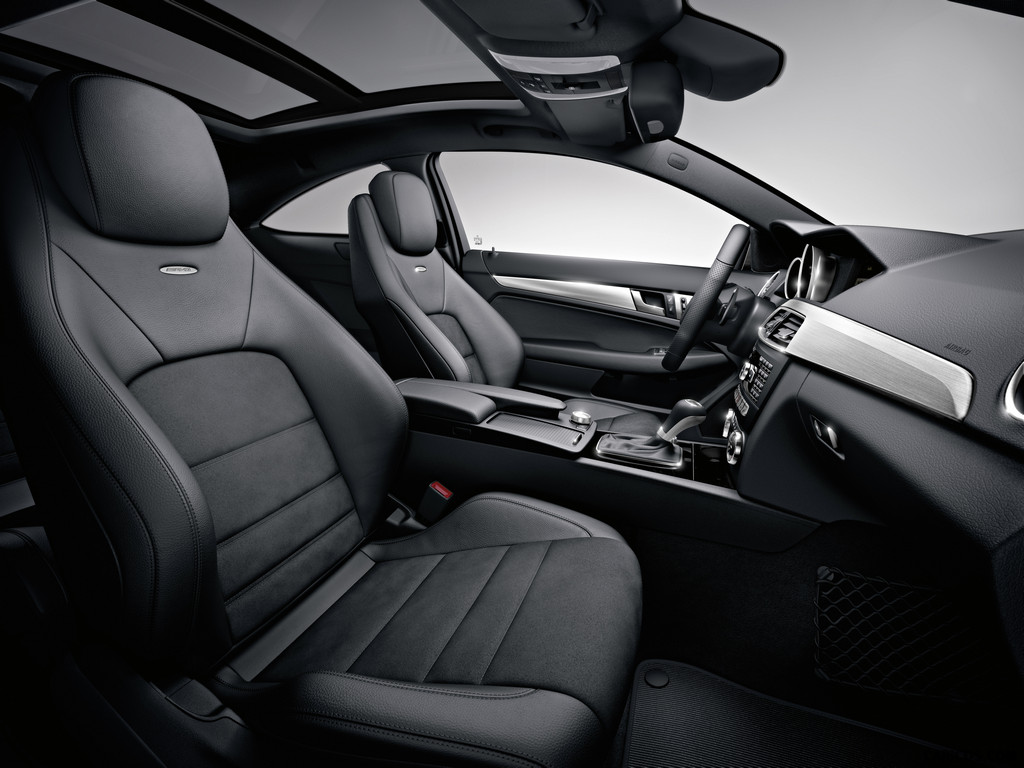 Mercedes-Benz C63 AMG Coupe (2012)  - Interior