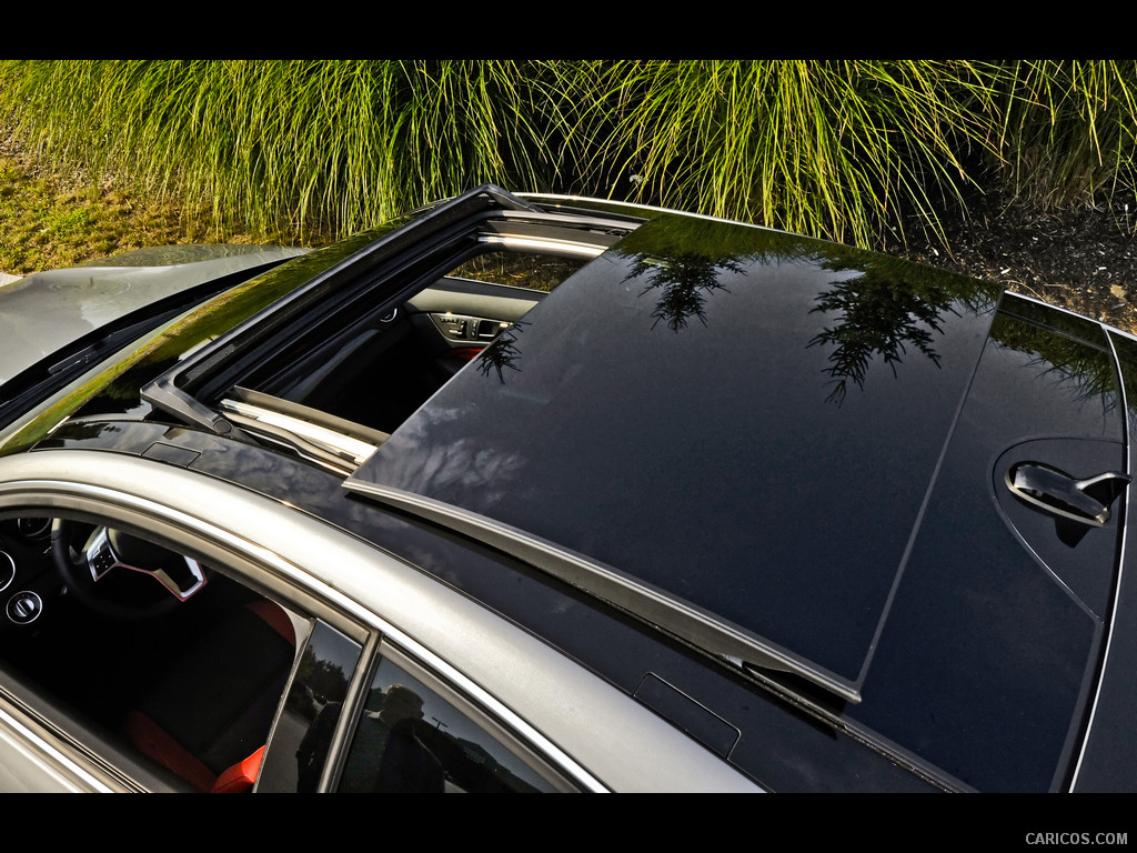 Mercedes-Benz C63 AMG Coupe (2012) panoramic sunroof - 