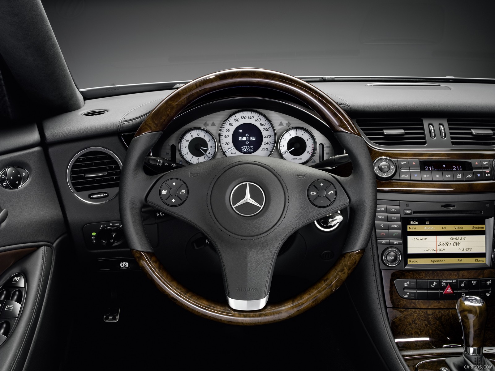 Mercedes-Benz CLS Grand Edition (2009)  - Steering Wheel, #12 of 17