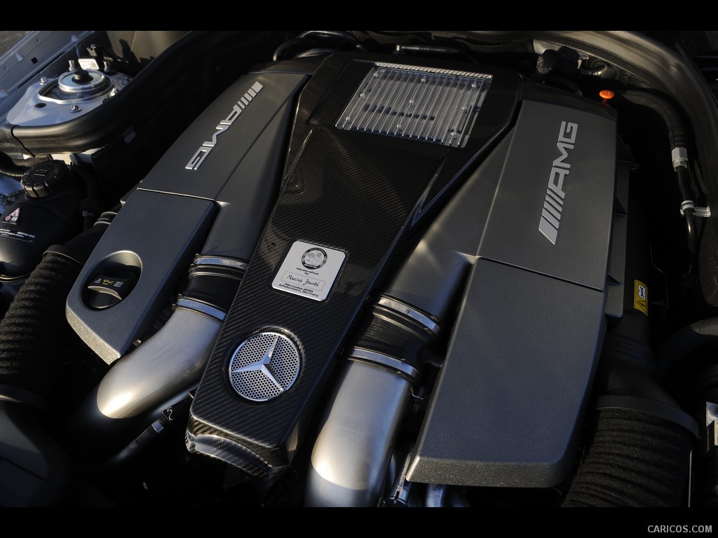 Mercedes-Benz CLS63 AMG (2012) US-Version  - Engine