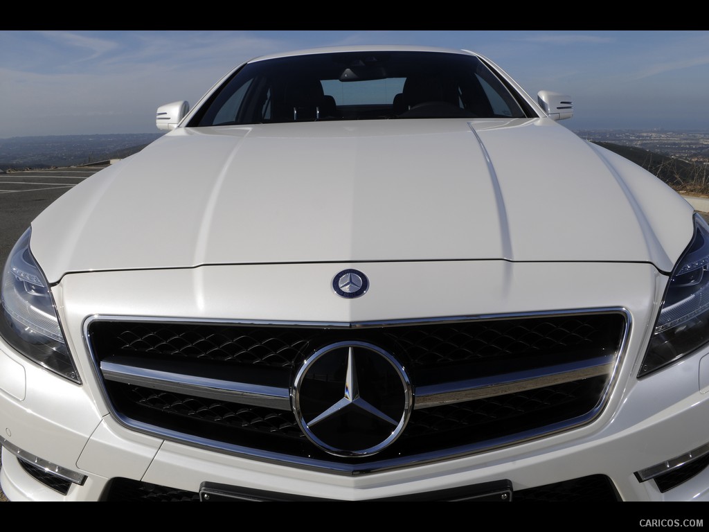 Mercedes-Benz CLS63 AMG (2012) US-Version - Diamond White - Front 