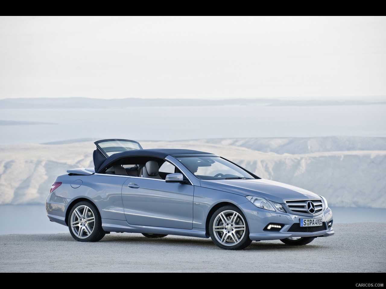 Mercedes-Benz E-Class Cabriolet - Top In Action - 