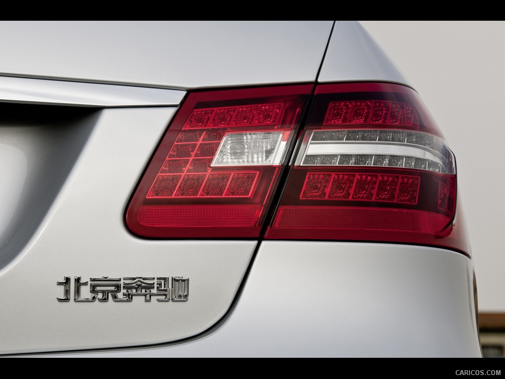 Mercedes-Benz E-Class L (2011)  - Close-up