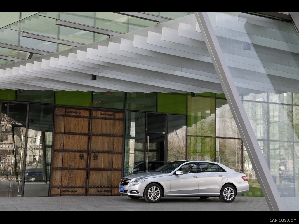 Mercedes-Benz E-Class L (2011)  - Side