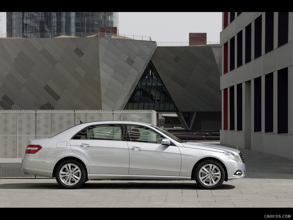 Mercedes-Benz E-Class L (2011)  - Side