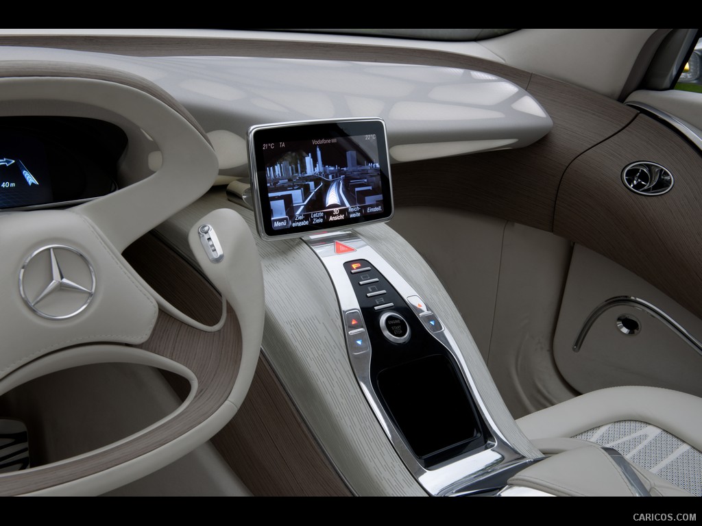 Mercedes-Benz F800 Style Concept (2010)  - Central Display