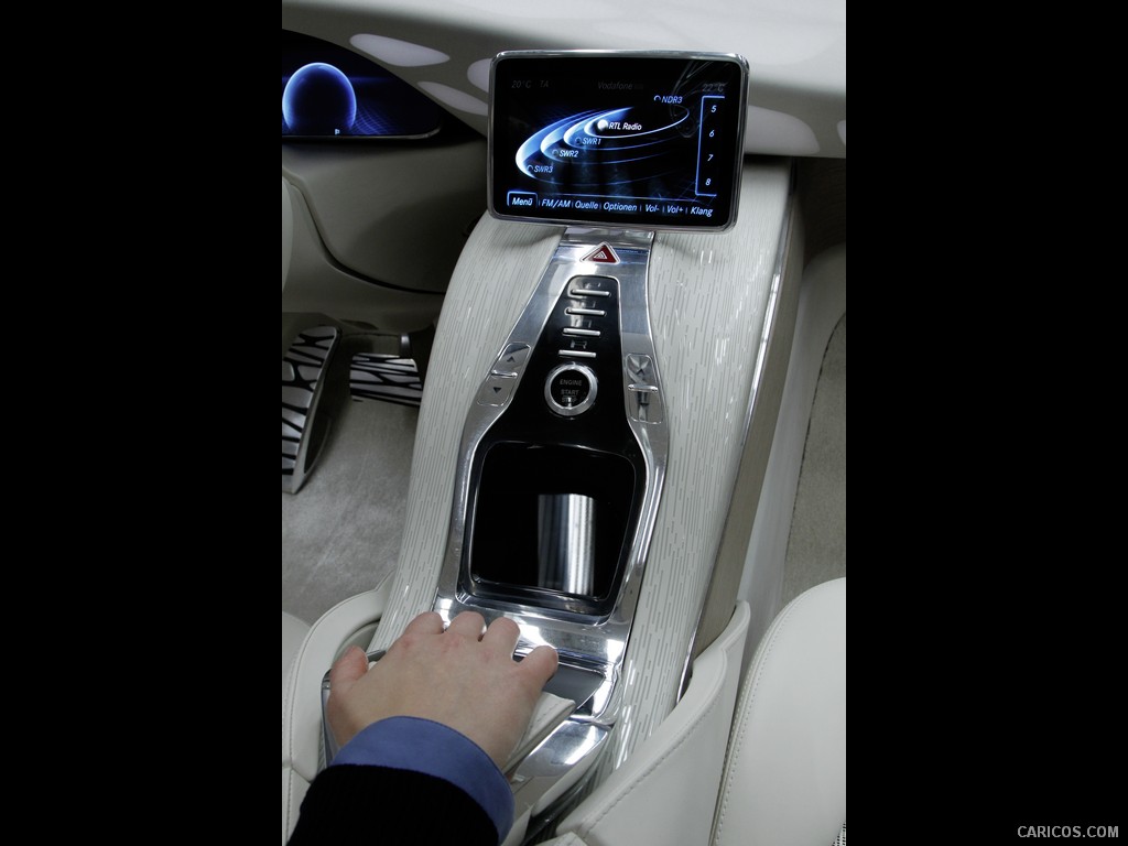 Mercedes-Benz F800 Style Concept (2010)  - Central Display