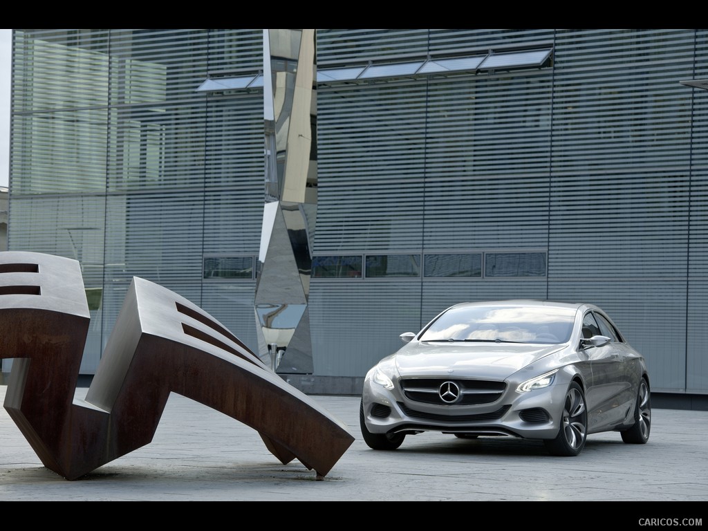 Mercedes-Benz F800 Style Concept (2010)  - Front Angle 