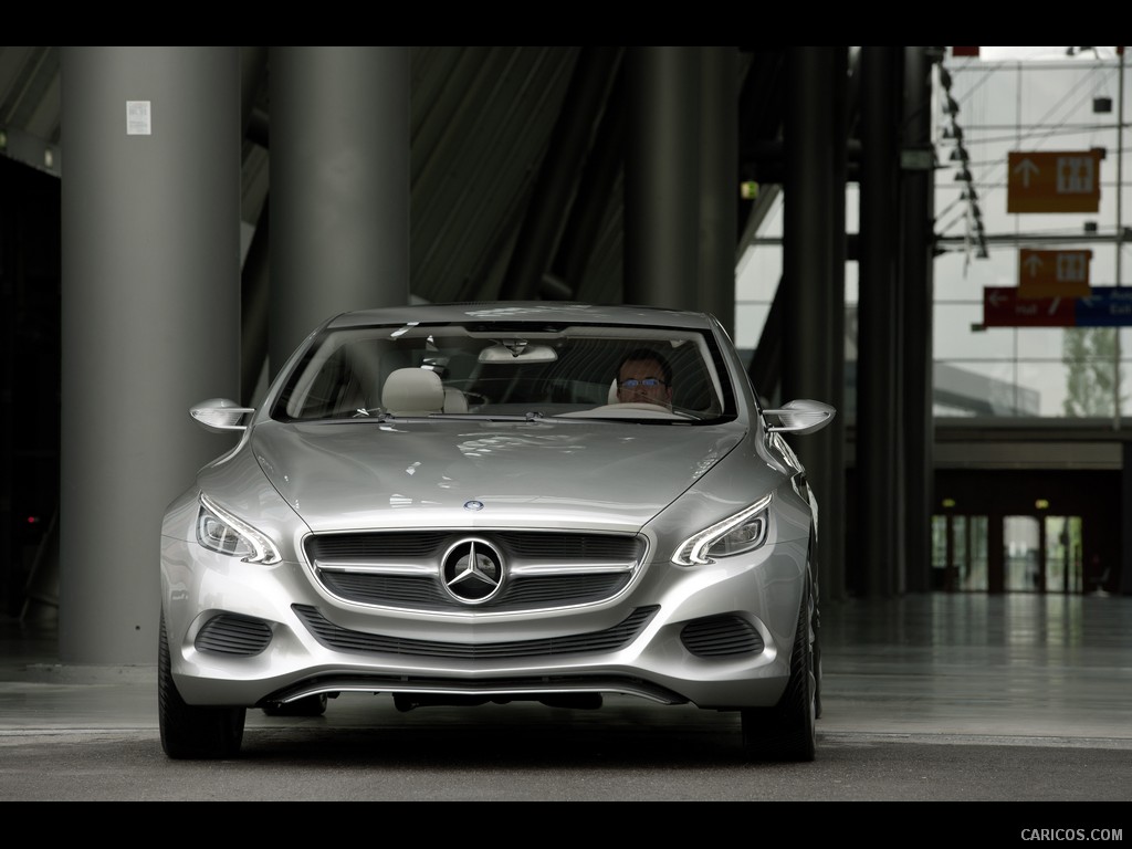 Mercedes-Benz F800 Style Concept (2010)  - Front Angle 