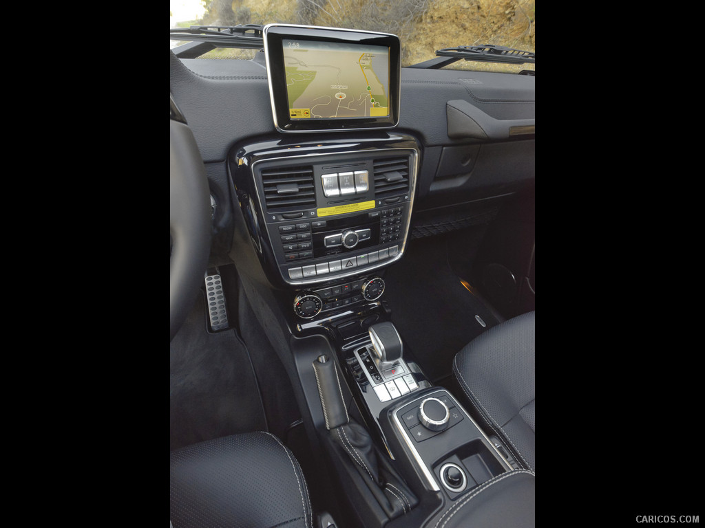 Mercedes-Benz G63 AMG US-Version (2013)  - Central Console