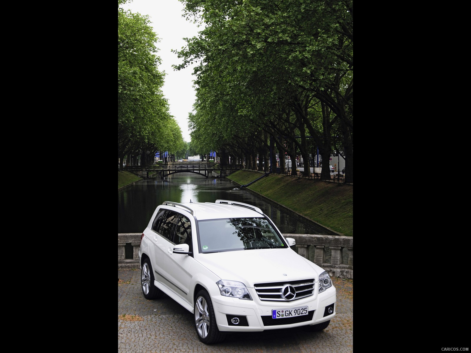 Mercedes-Benz GLK-Class  - Front Angle , #210 of 351