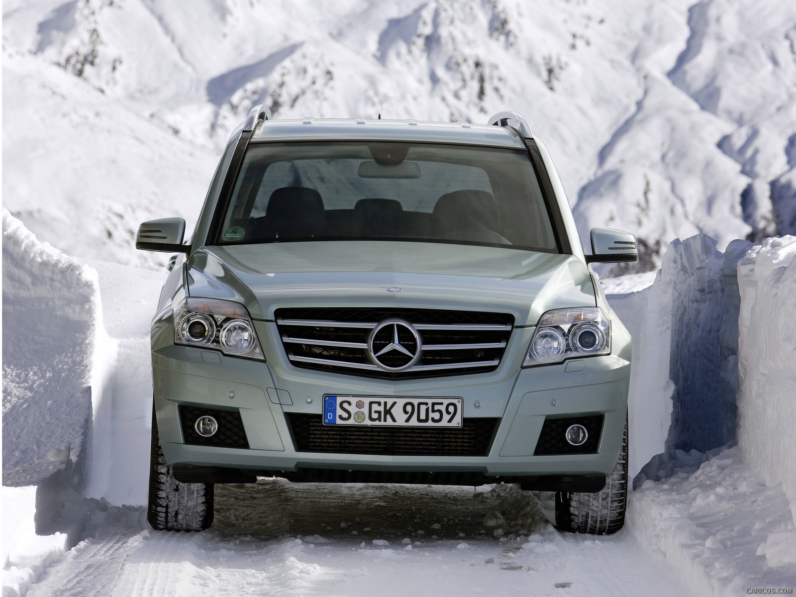 Mercedes-Benz GLK-Class - On Snow - Front Angle , #32 of 351