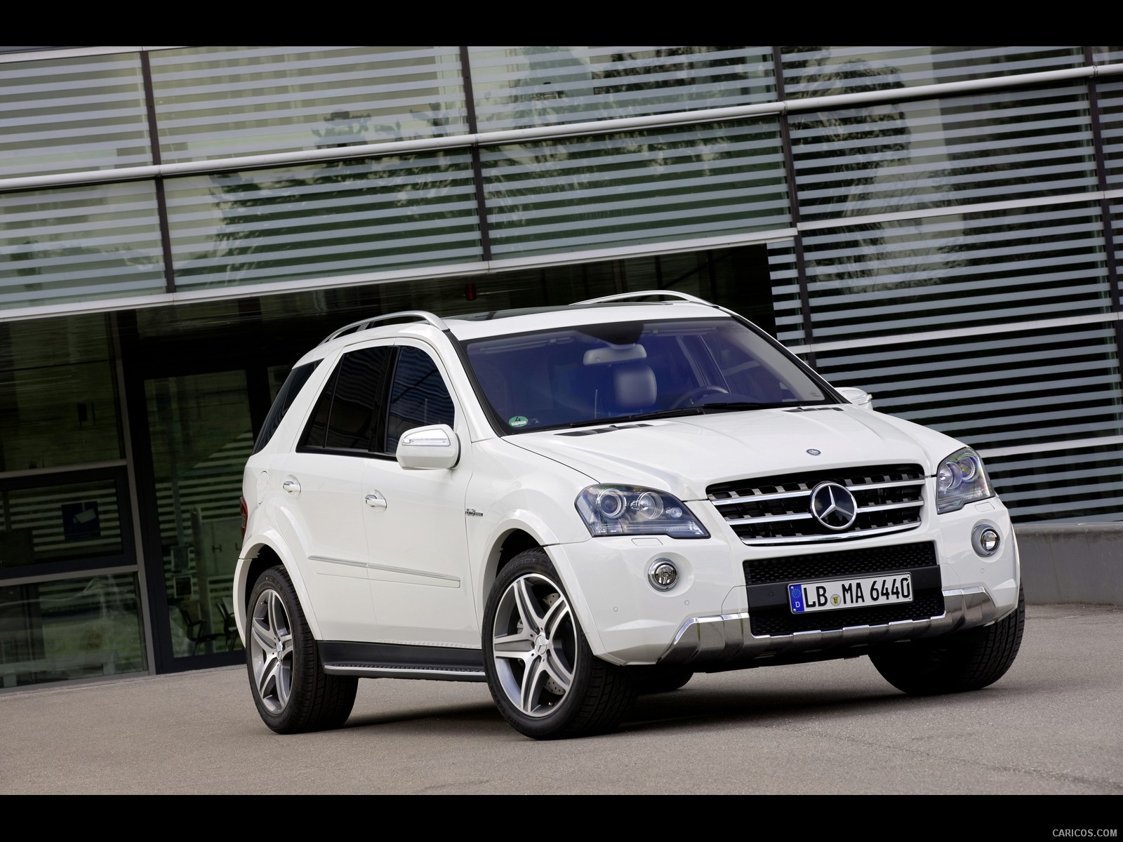Mercedes-Benz ML 63 AMG  - Front Right Quarter , #2 of 7