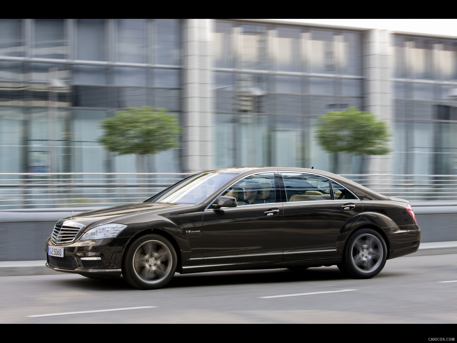 Mercedes-Benz S63 AMG (2011)  - Side, #10 of 34