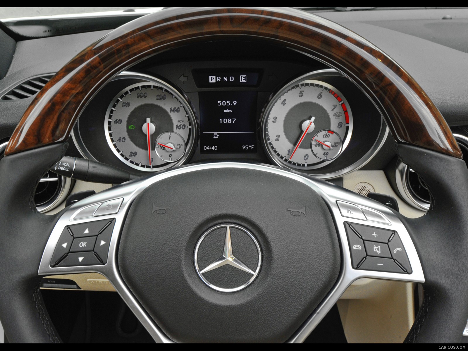 Mercedes-Benz SLK350 (2012)  - Interior, #57 of 88