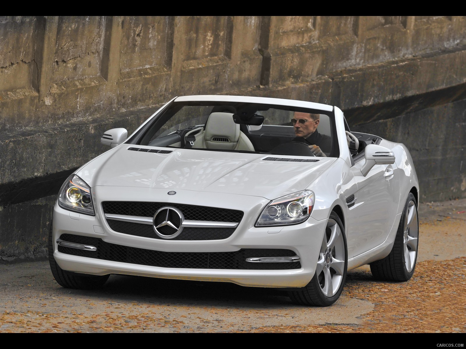 Mercedes-Benz SLK350 (2012) - Front | Caricos