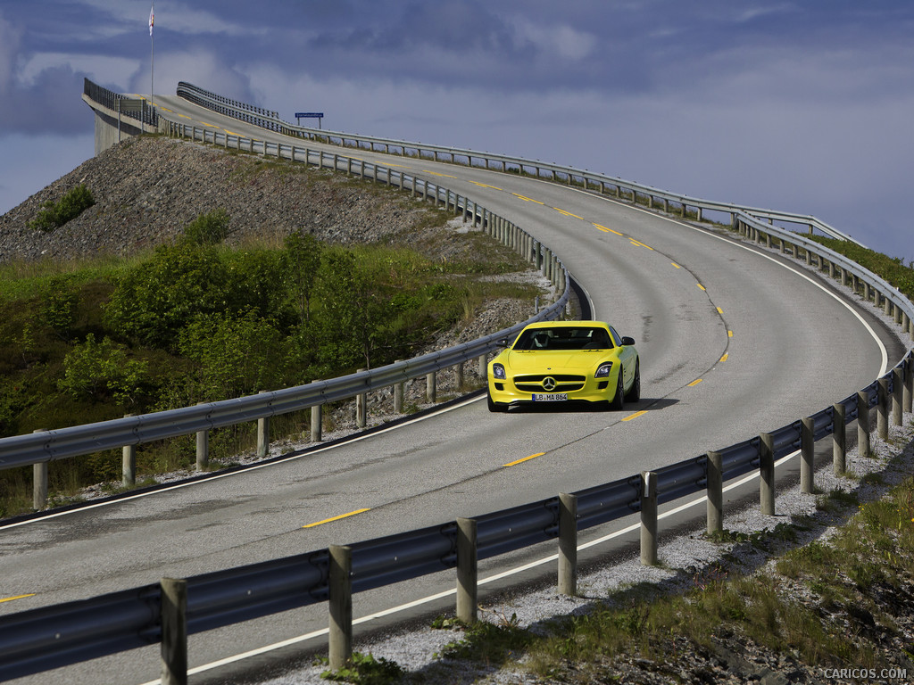 Mercedes-Benz SLS AMG E-CELL Concept  - Front