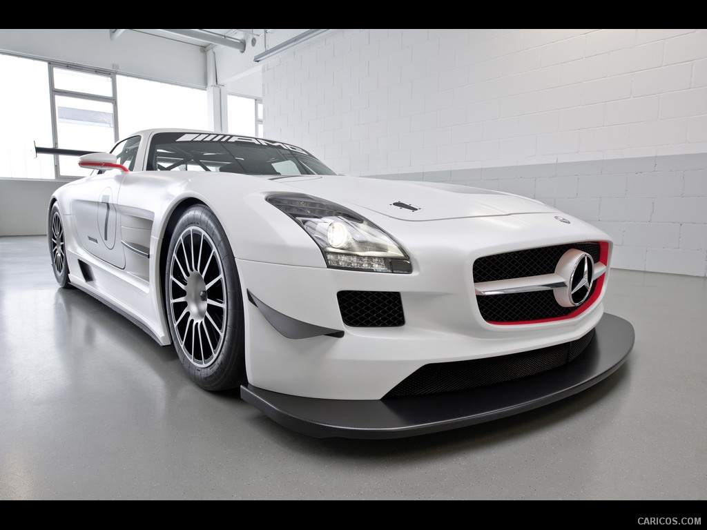 Mercedes-Benz SLS AMG GT3  - Front Right Quarter View Photo