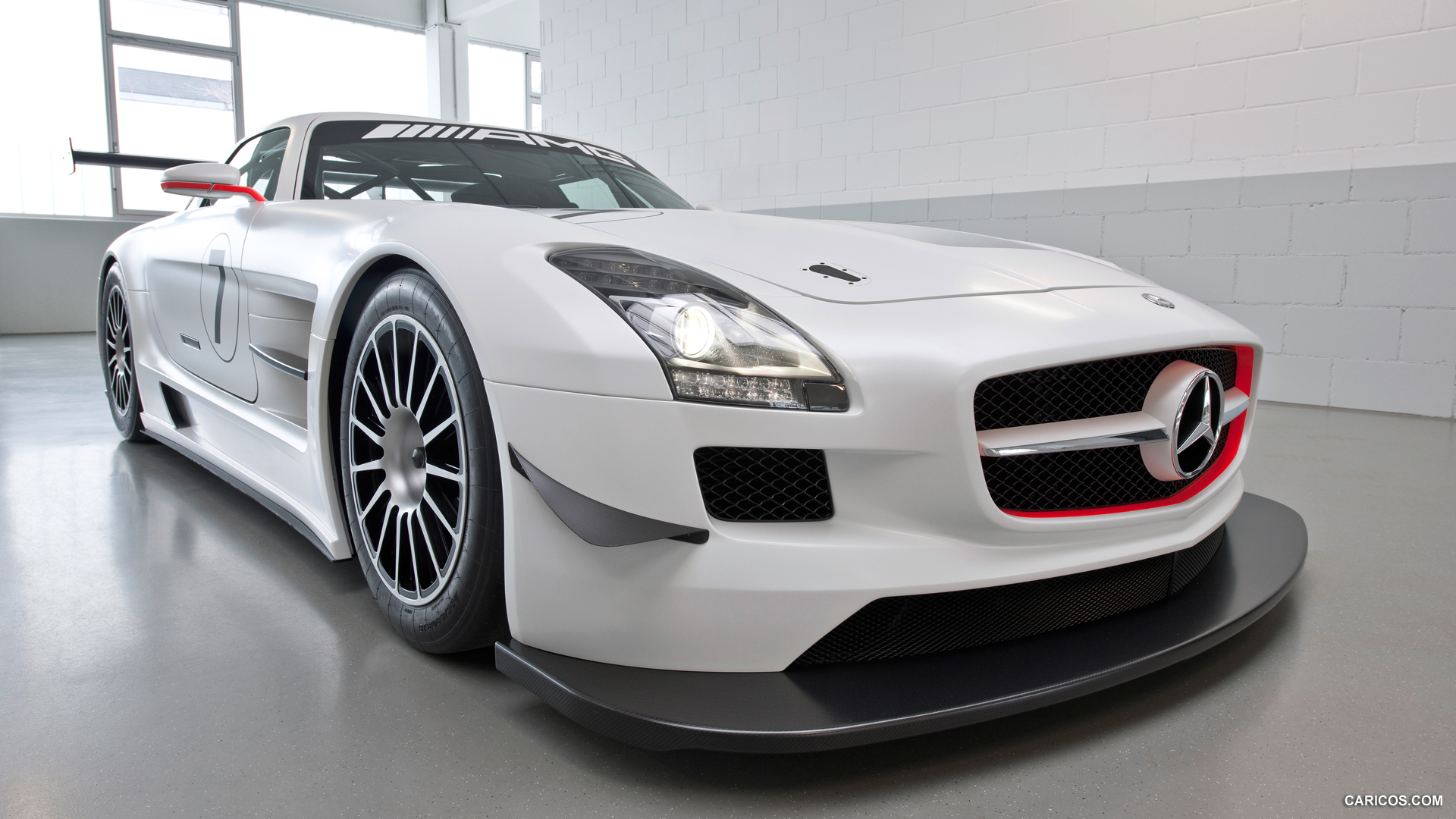 Mercedes-Benz SLS AMG GT3  - Front Right Quarter View Photo, #20 of 30