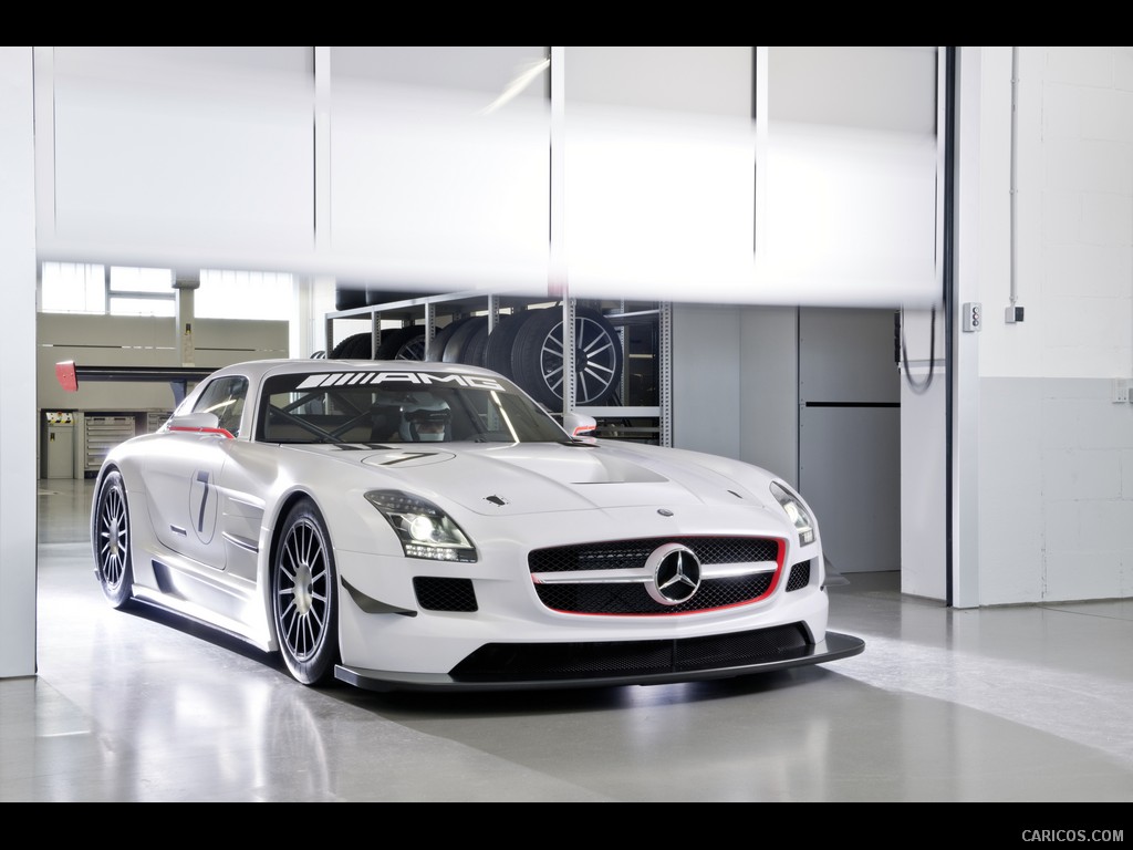 Mercedes-Benz SLS AMG GT3  - Front Right Quarter View Photo