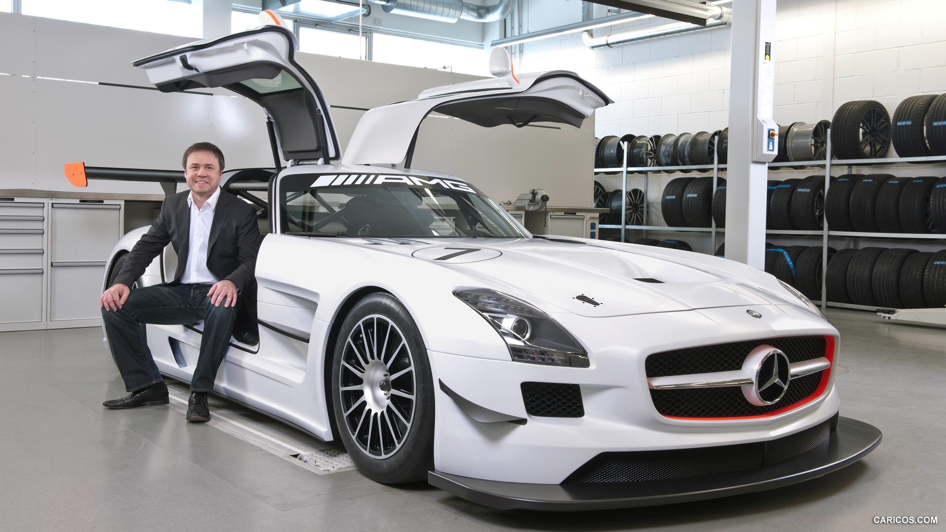 Mercedes-Benz SLS AMG GT3  - Front Right Quarter View Photo, #28 of 30