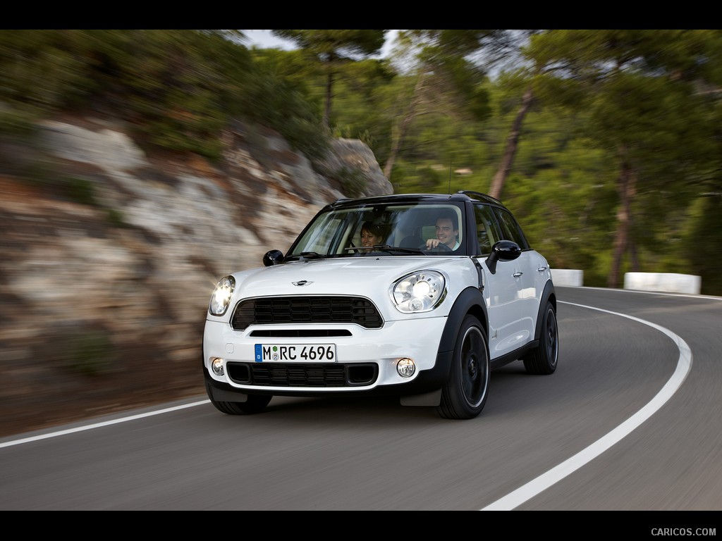 Mini Countryman (2011)  - Front Angle 