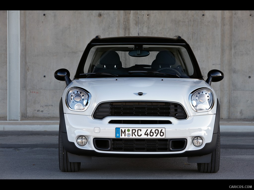 Mini Countryman (2011)  - Front Angle 