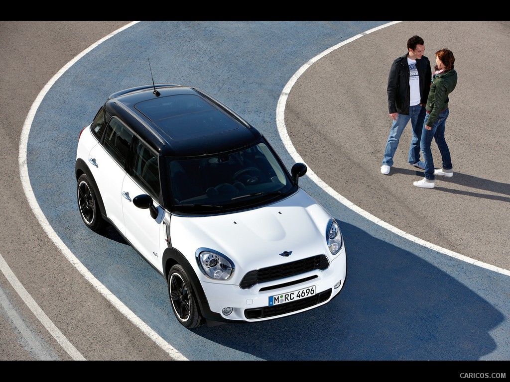 Mini Countryman (2011)  - Front Angle 