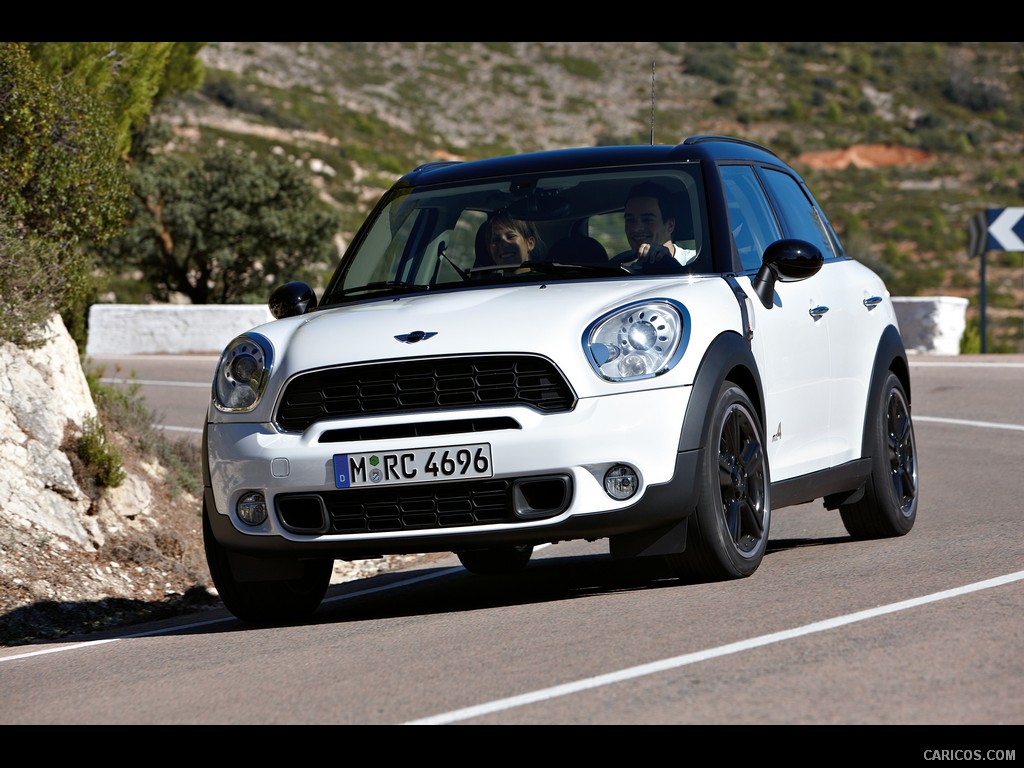 Mini Countryman (2011)  - Front Angle 