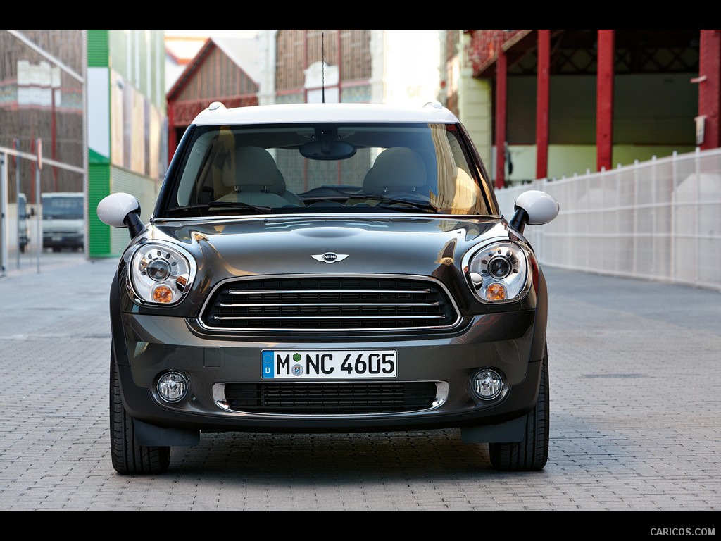 Mini Countryman (2011)  - Front Angle 