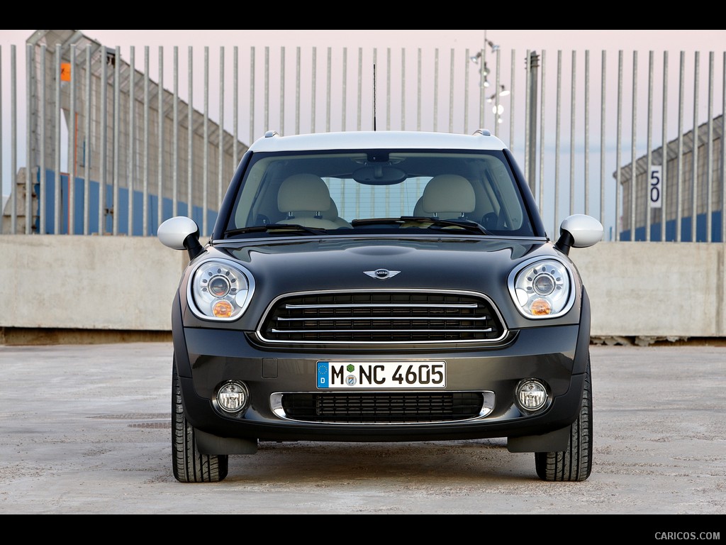 Mini Countryman (2011)  - Front Angle 